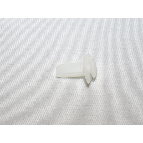 Taquet agrafe clips fixation revetement de coffre Fiat 71765467 pour alfa romeo giulietta lancia delta 3 III  
