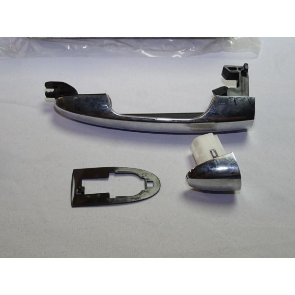 Poignée de porte avant gauche chrome Fiat 735553732 pour fiat 500L de 2012 à 2017  