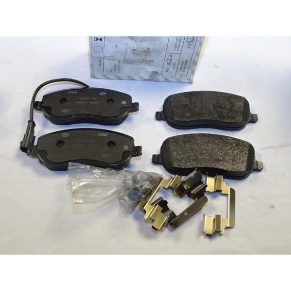 Jeux 4 plaquettes de frein avant montage lucas Fiat 77363627 pour fiat croma 2 II de 2005 à 2010  