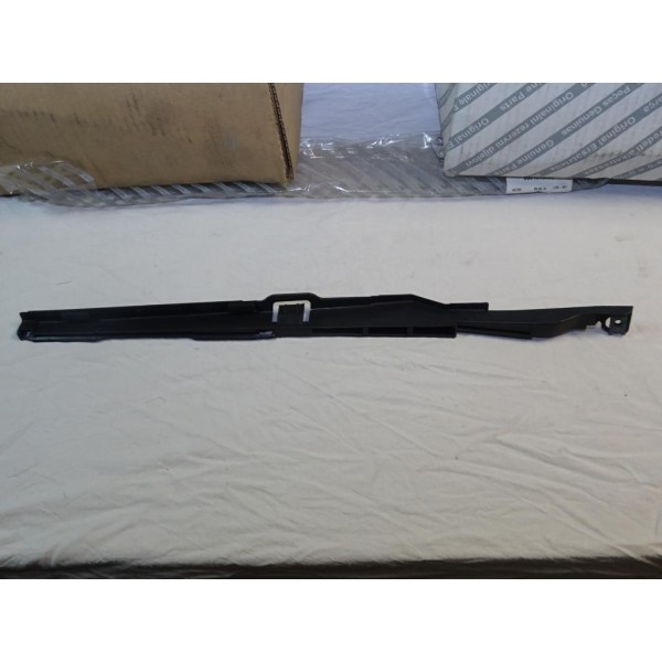 Etrier droit fixation bavolet prise air parebrise Fiat 51818630 pour fiat bravo 2 II de 2007 à 2014  