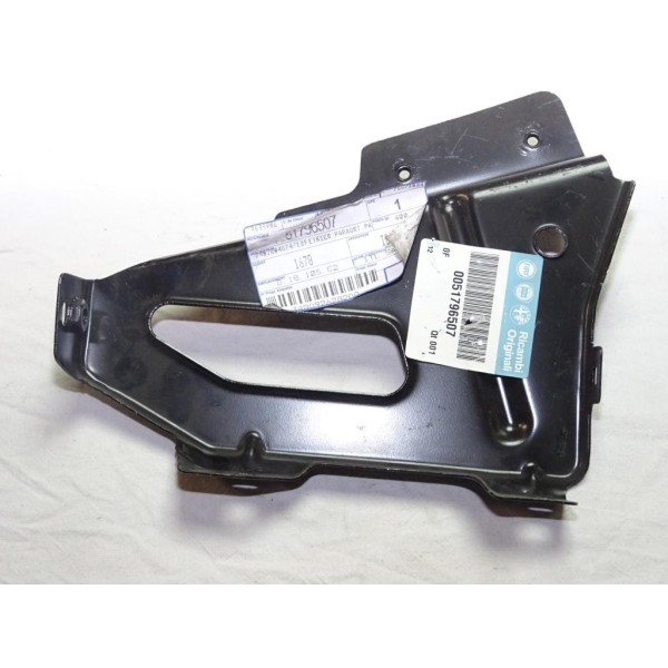 Etrier support fixation aile avant gauche Fiat 51796507 pour fiat idea de 2003 à 2012  
