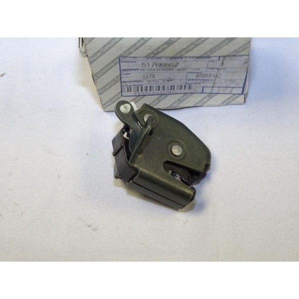 Crochet serrure superieur porte arriere droite Fiat 51766557 pour fiat doblo 1 2 I II de 2004 à 2009  