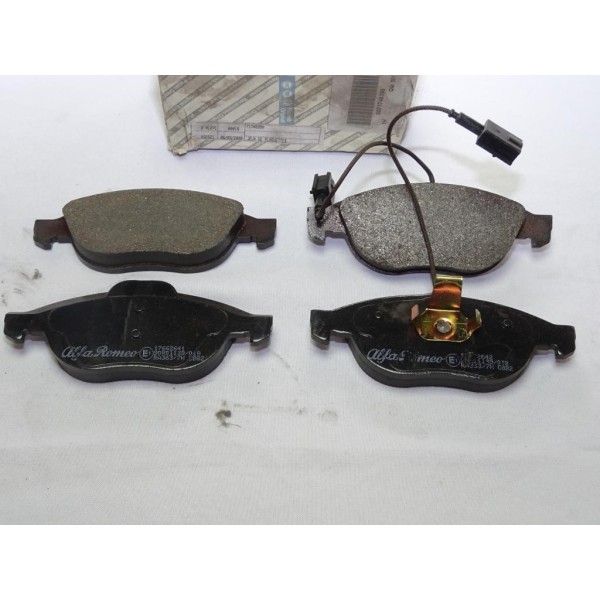 Jeux 4 plaquettes de frein avant montage teves Fiat 71748390 pour lancia lybra alfa romeo 147 et 156  