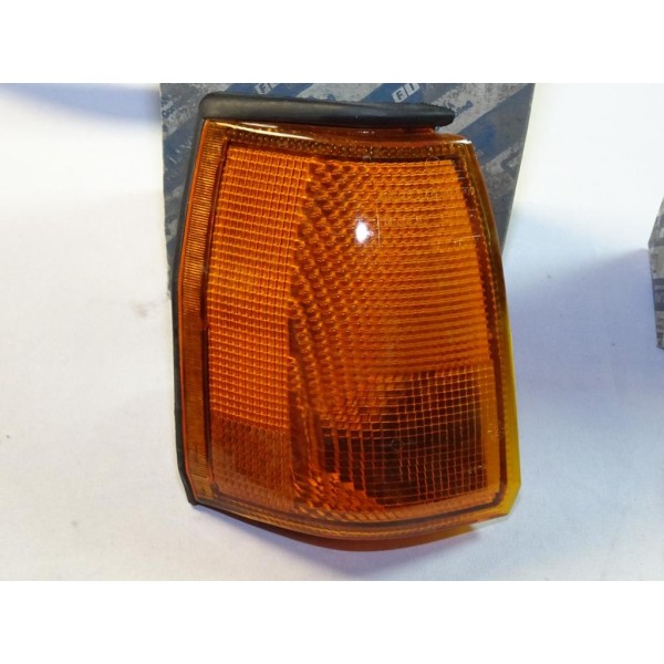 Feu clignotant avant droit orange Fiat 9942980 pour fiat tipo de 1987 à 1993  