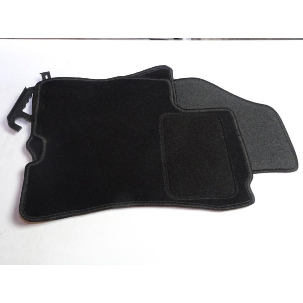 Ensemble 4 tapis de sol sur mesure avant + arriere AR 1364 pour fiat doblo partir de 2010  