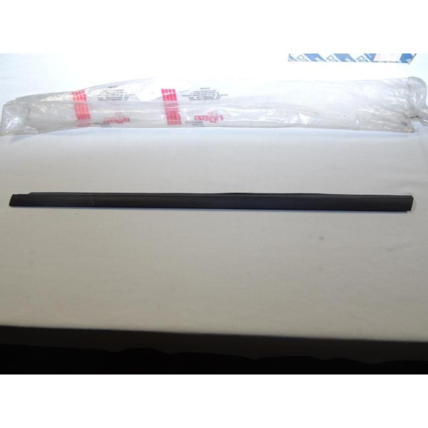 Joint leche vitre exterieur porte arriere gauche Fiat 46406093 pour fiat palio perla siena  