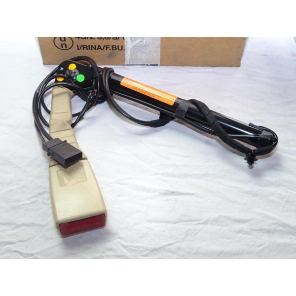 Bloc attache ceinture de sécurité avant droit beige pretensionneur Fiat 184838950 pour alfa romeo 159 de 2005 à 2011  