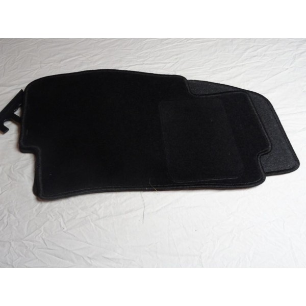 Ensemble 4 tapis de sol sur mesure avant + arriere AR 1363 pour fiat punto evo partir de 2009  