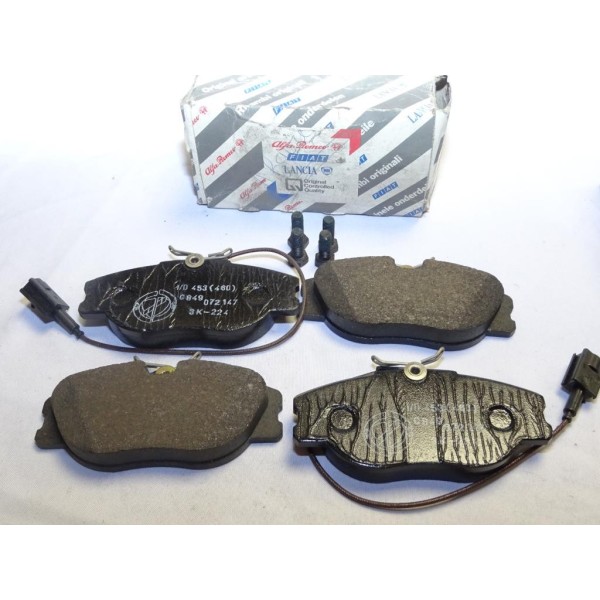 Jeux 4 plaquettes de frein avant montage lucas Fiat 60777621 pour alfa romeo 155  