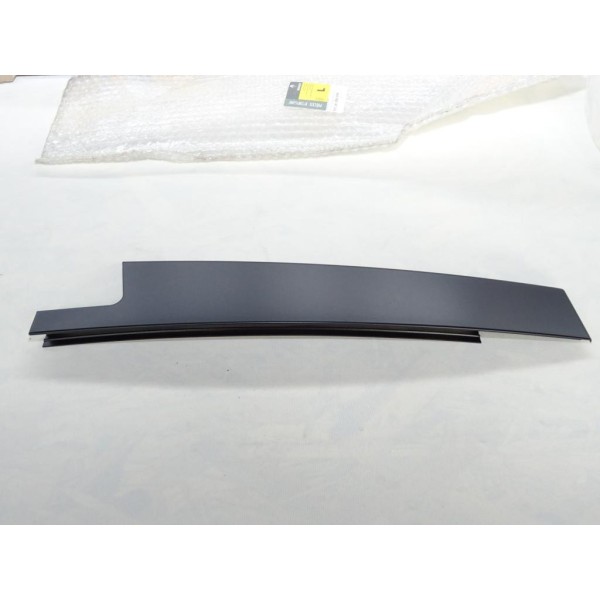 Tole revetement montant de porte arriere gauche Renault 822820005R pour renault megane 3 III 