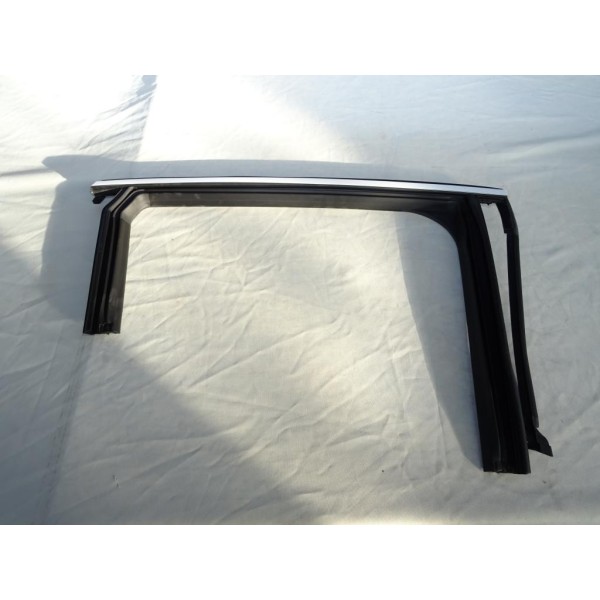 Joint de vitre de porte arriere droit Renault 823303436R pour renault clio 5 V 