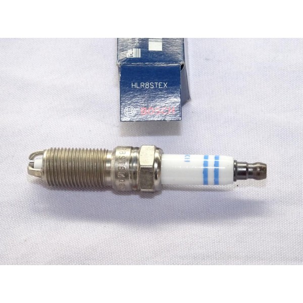 Lot 4 bougies allumage Bosch HLR8STEX 0242229661 pour fiat croma 2 II opel vectra B C astra G zafira A speedster 2.2 essence 