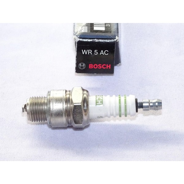 Bougie allumage moto scooter Bosch WR5AC 0242245517 pour aprilia amico gulliver rally scarabeo sonic SR benelli pepe honda MTX i