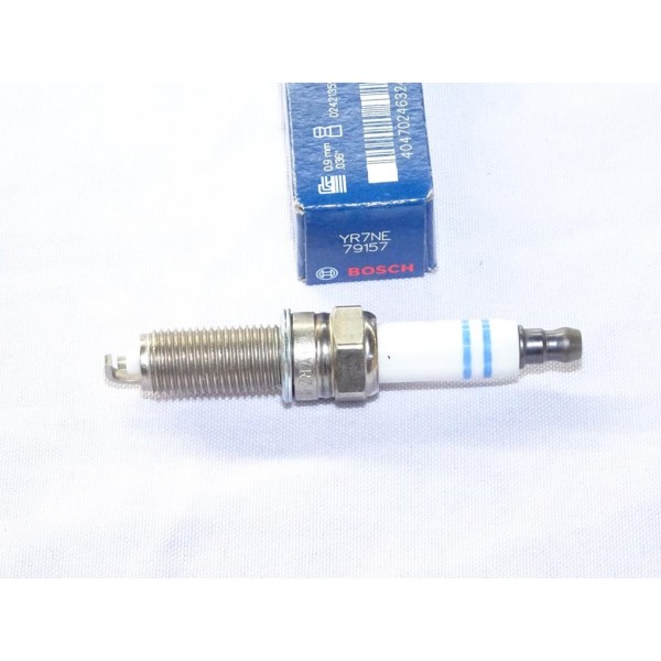 Bougie allumage Bosch YR7NE 0242135527 pour hyundai accent 4 IV elantra 4 5 IV V i20 i30 ix20 veloster kia carens ceed cerato ri