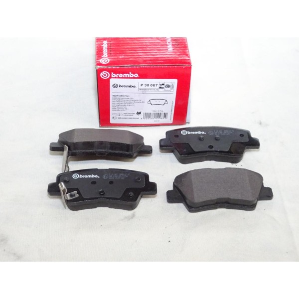 Jeu 4 plaquettes de frein montage akebono Brembo P30067 pour dodge attitude hyundai sonata grandeur accent velosteri20 i30 i40 e