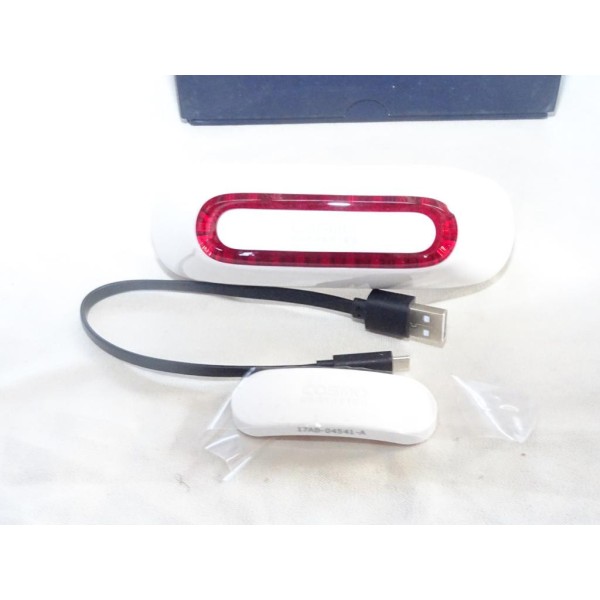 Cosmo connected blanc brillant Cosmo CM0102001FR pour feu de freinage connecté casque moto velo trottinette 