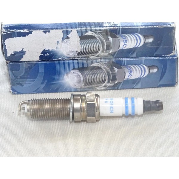 Lot 4 bougies allumage Bosch YR8MEU 79038 0242129521 pour chevrolet sail cavalier hyundai i10 accent kia picanto 2 3 II III suzu