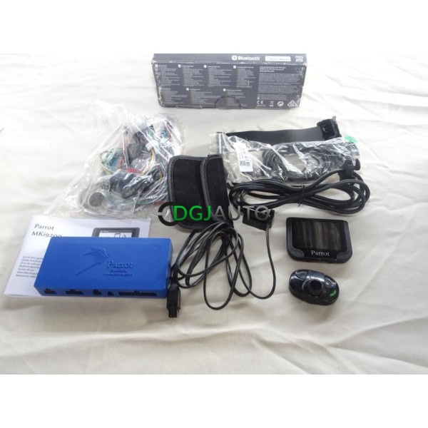 Kit mains libres bluetooth (modele EXPO commande un peu collante) Parrot MKi9200 