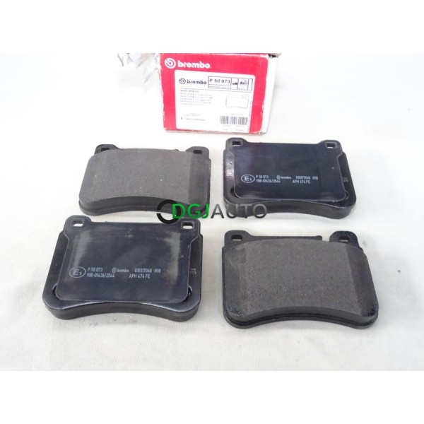 Jeu 4 plaquettes de frein avant montage brembo Brembo P50073 pour mercedes classe C CLK SLK CLC W203 C209 R171 CL203 
